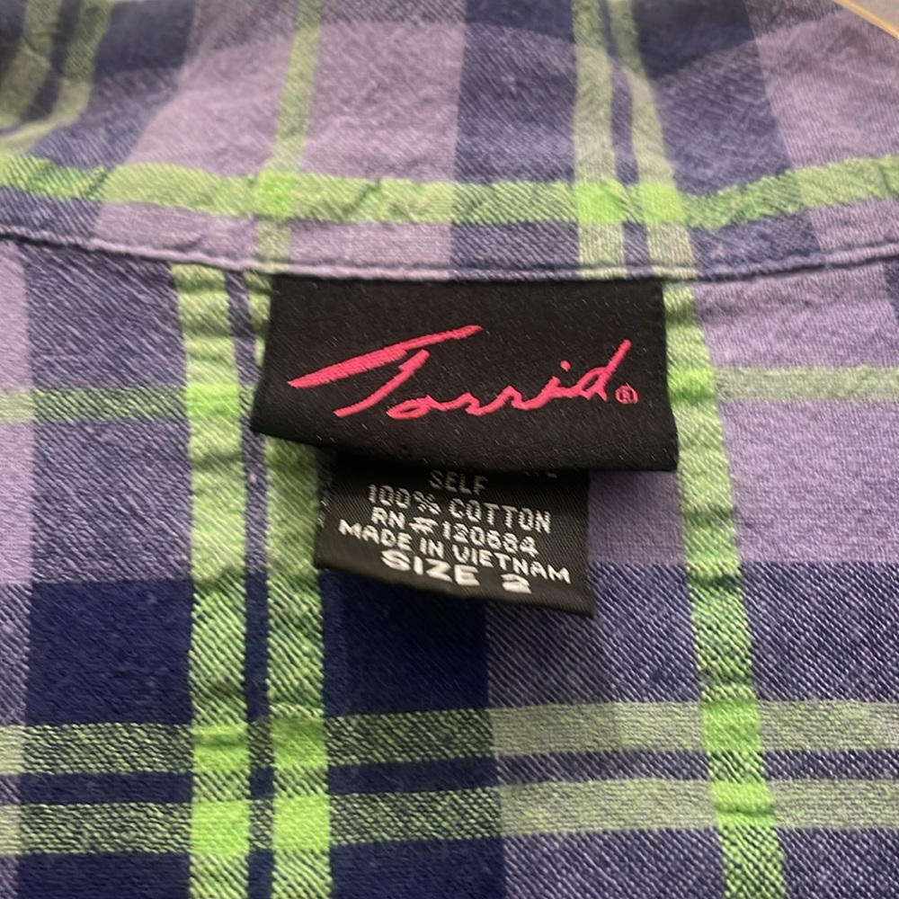 - Vintage Torrid Y2k plaid seersucker shirt size 2 grunge goth punk - Picture 3 of 7